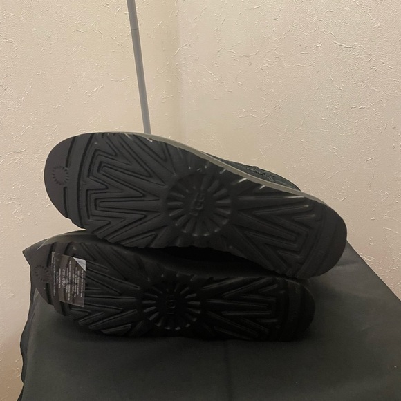 Uggs Black size 9 - Picture 6 of 6